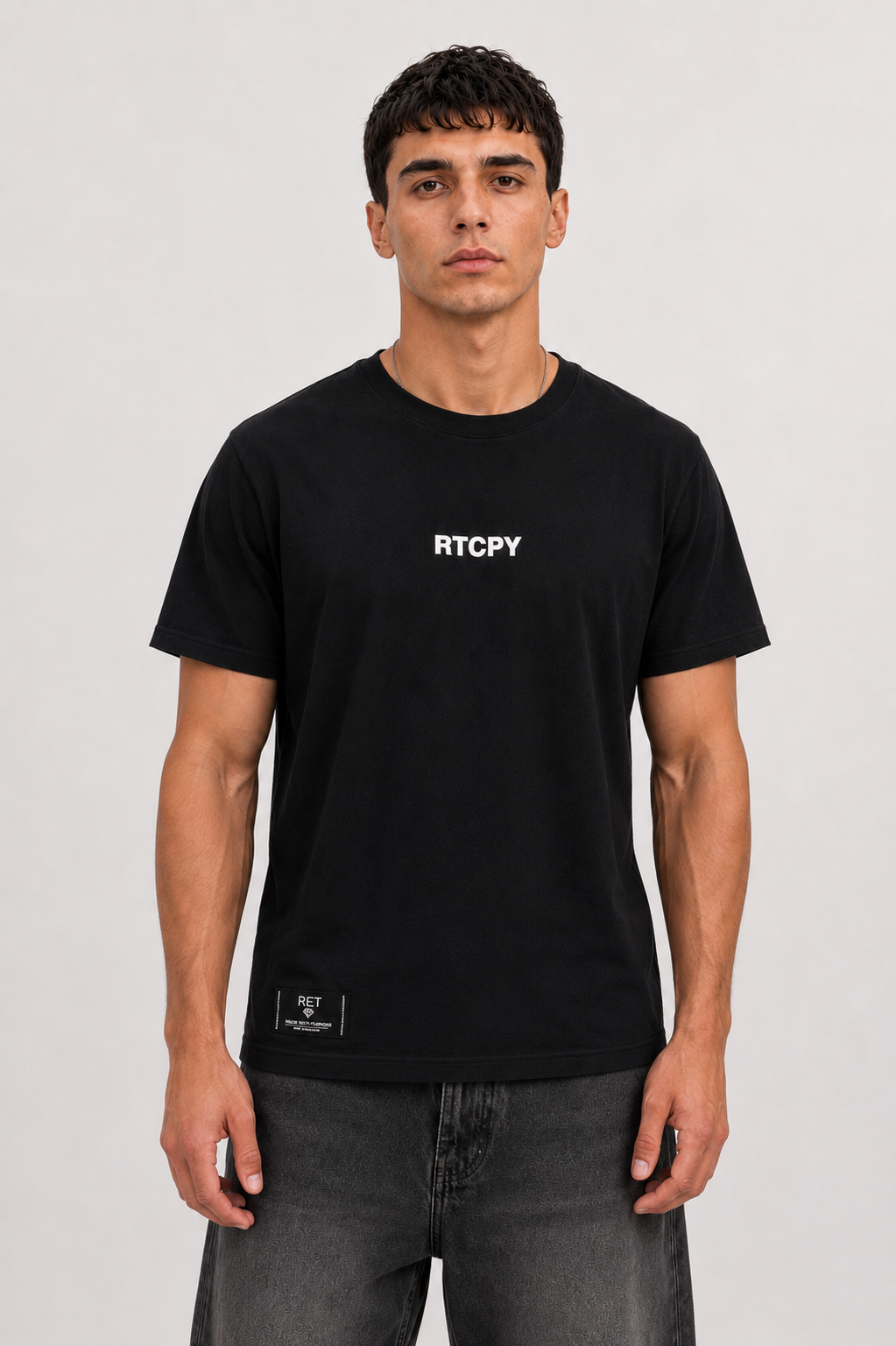 CAMISETA REGULAR NEGRA / RETCOMPANY