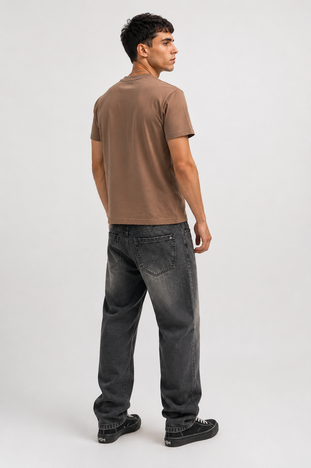 CAMISETA REGULAR KAKI / DISTANCES,