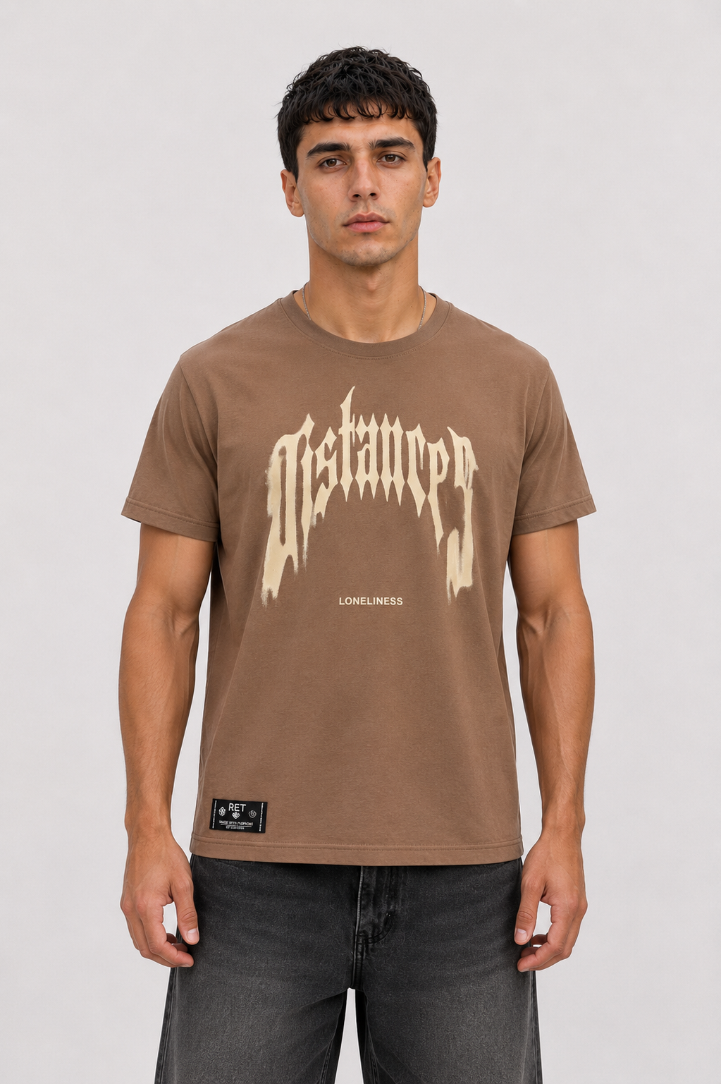 CAMISETA REGULAR KAKI / DISTANCES,