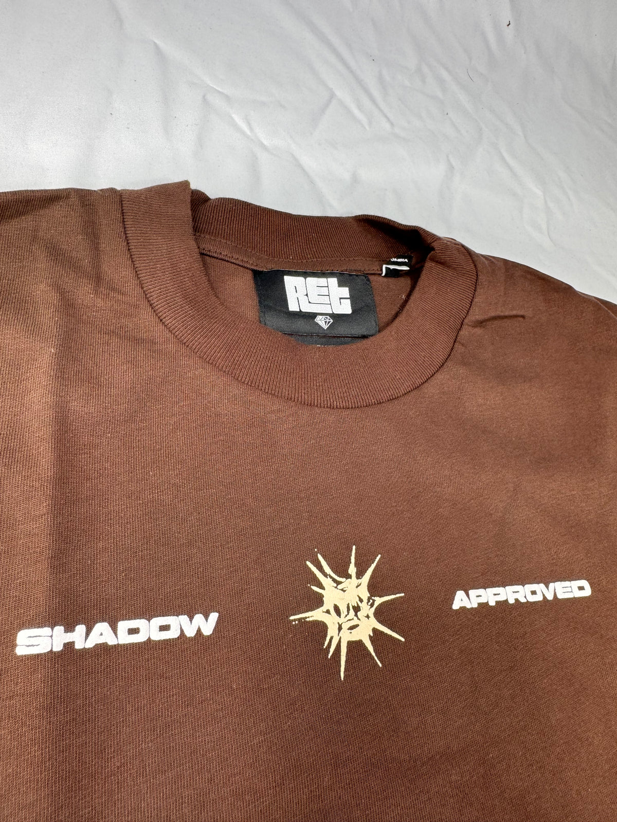 CAMISETA BOXY FIT CAFÉ / SHADOW