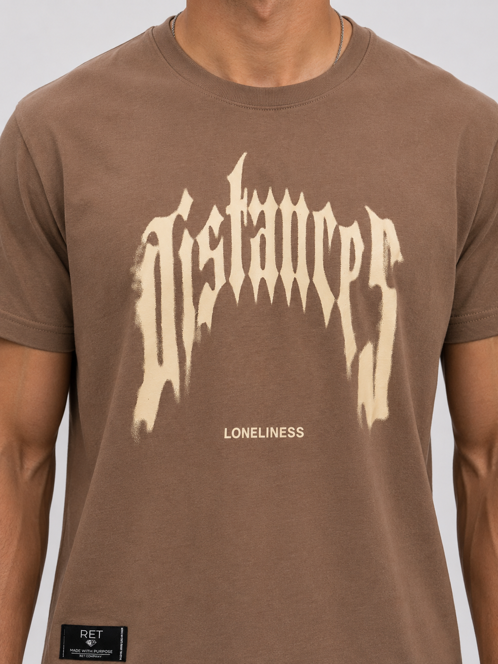 CAMISETA REGULAR KAKI / DISTANCES,